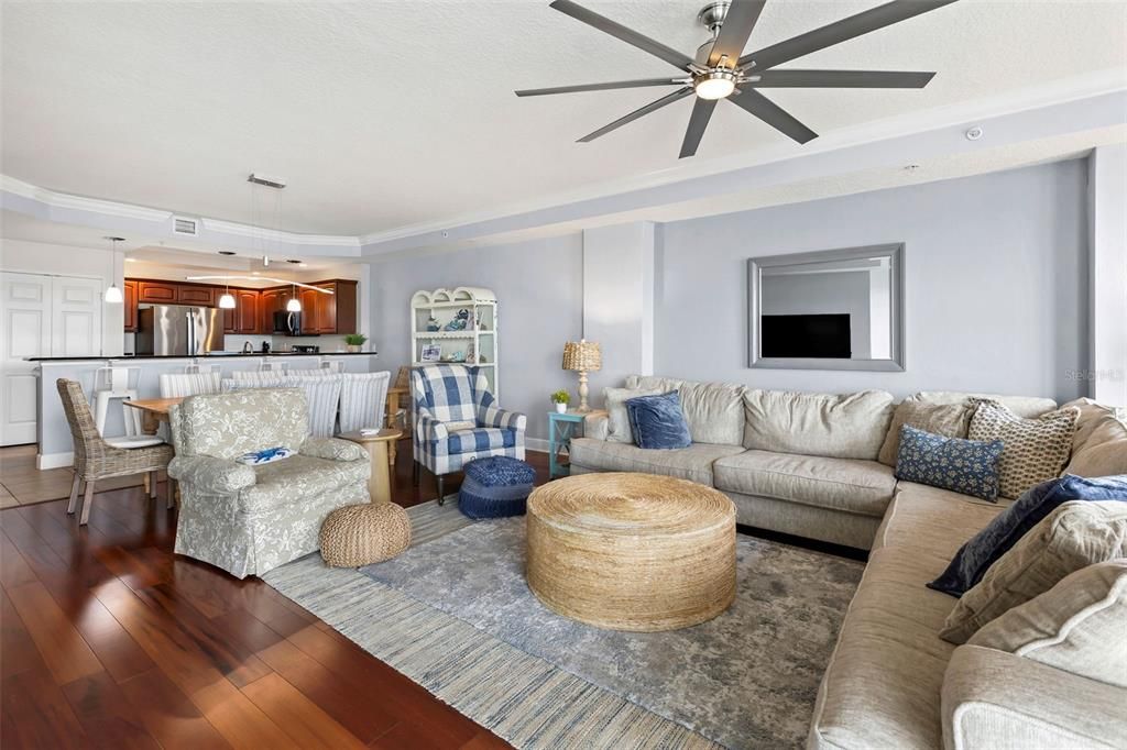 En Venta: $569,000 (3 camas, 3 baños, 1980 Pies cuadrados)