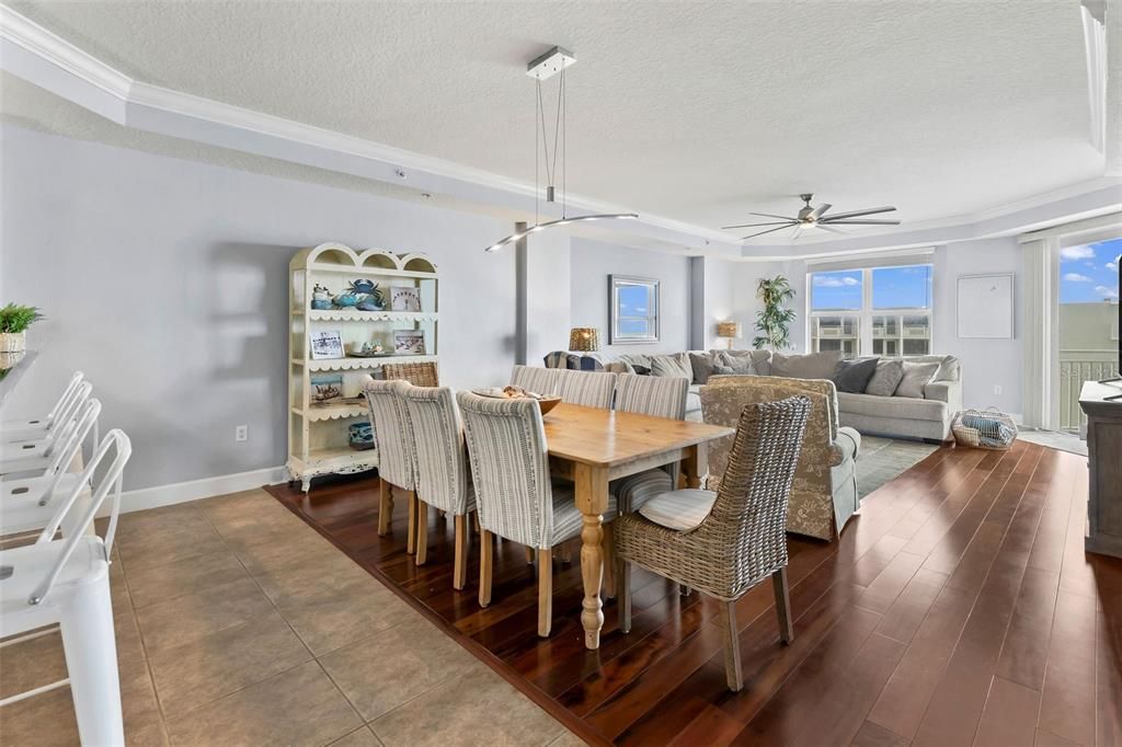 En Venta: $569,000 (3 camas, 3 baños, 1980 Pies cuadrados)