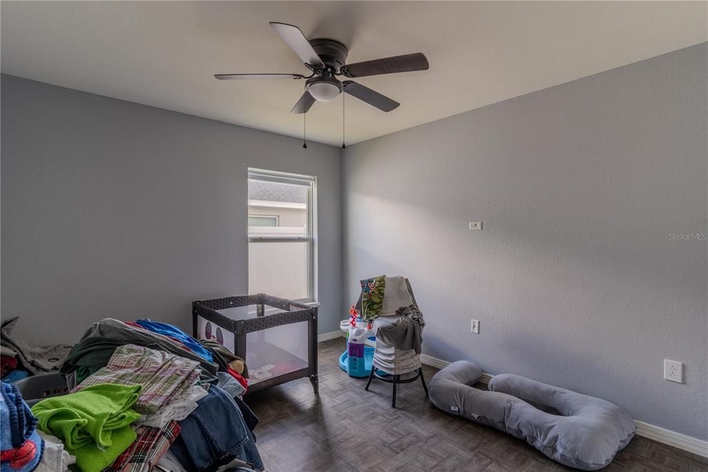 合同活跃: $355,000 (3 贝兹, 2 浴室, 2004 平方英尺)