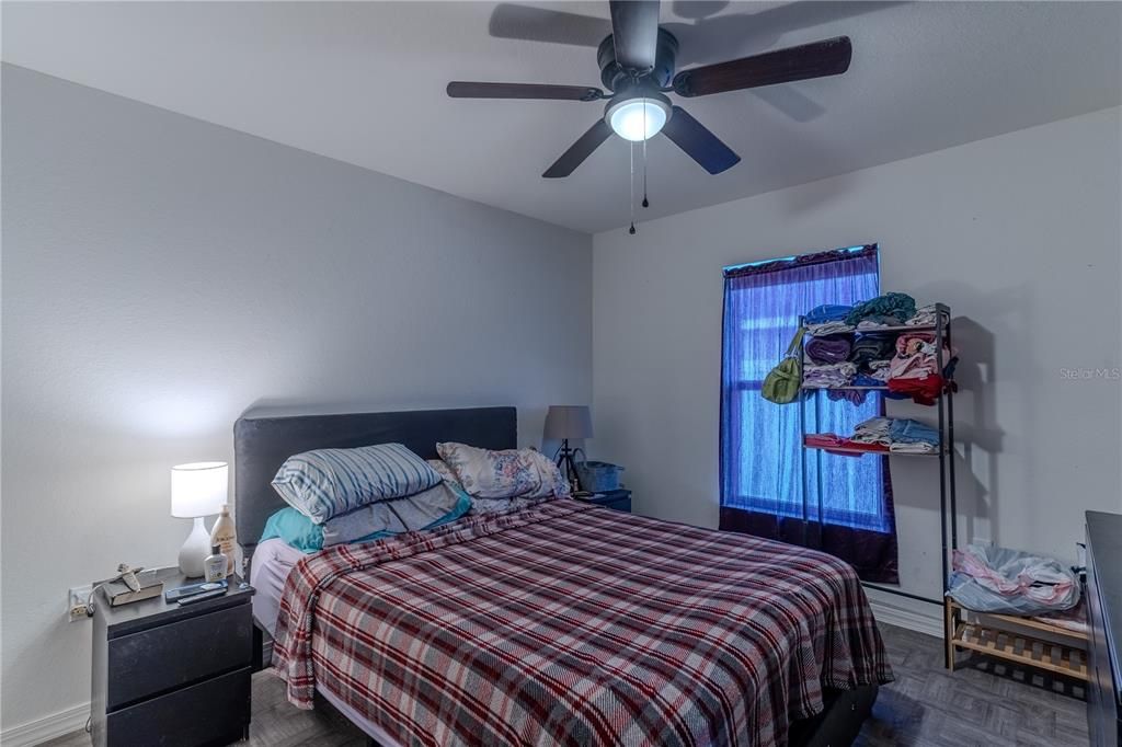 合同活跃: $355,000 (3 贝兹, 2 浴室, 2004 平方英尺)