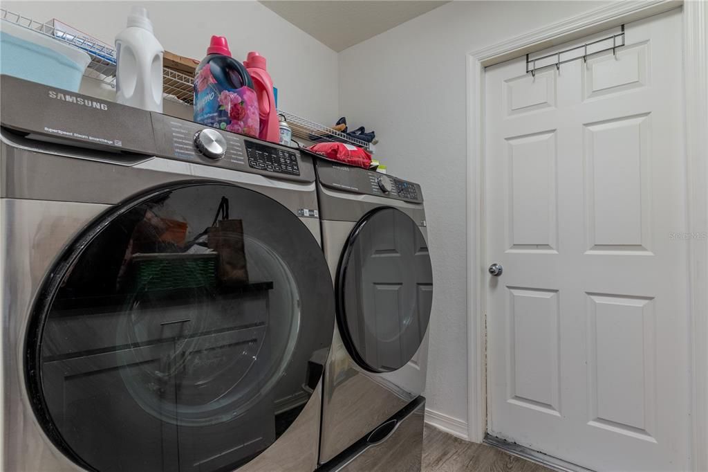 合同活跃: $355,000 (3 贝兹, 2 浴室, 2004 平方英尺)