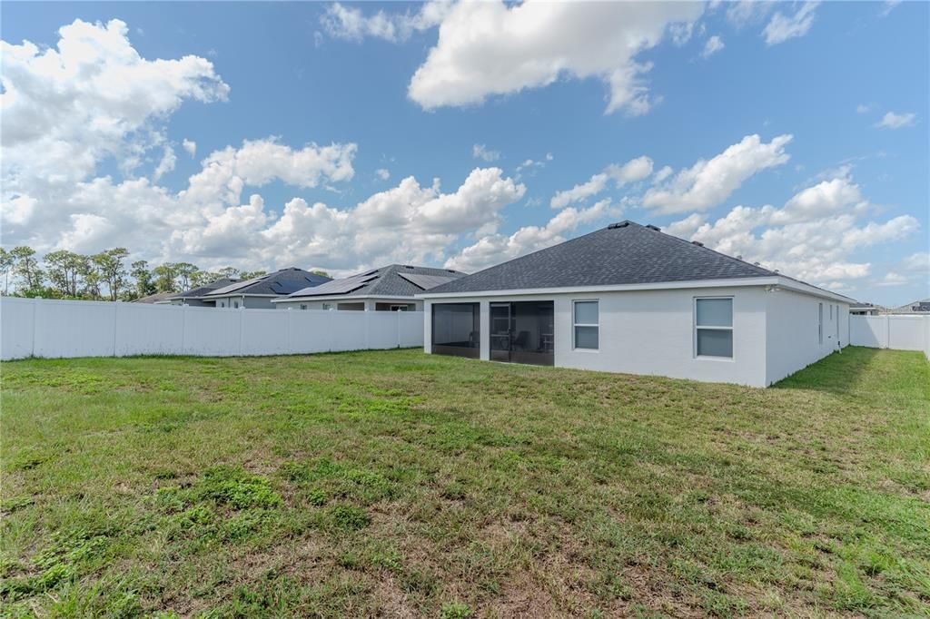 合同活跃: $355,000 (3 贝兹, 2 浴室, 2004 平方英尺)