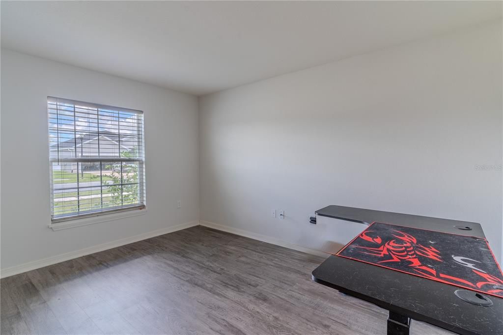 合同活跃: $355,000 (3 贝兹, 2 浴室, 2004 平方英尺)