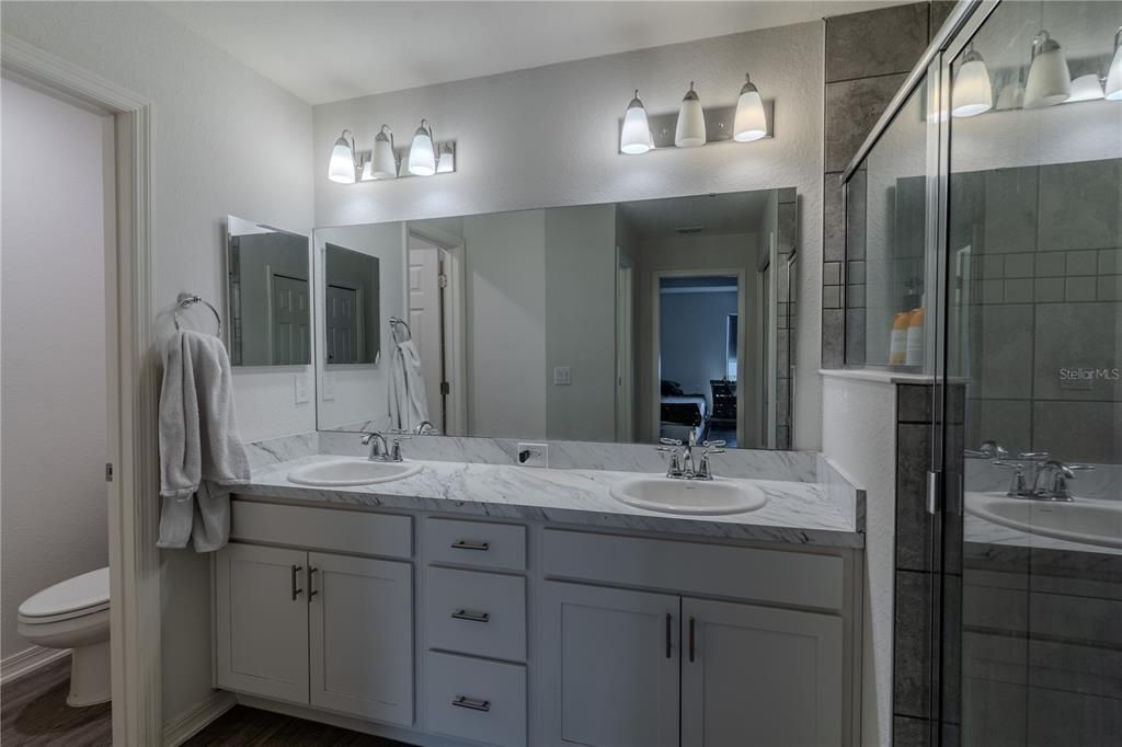 合同活跃: $355,000 (3 贝兹, 2 浴室, 2004 平方英尺)