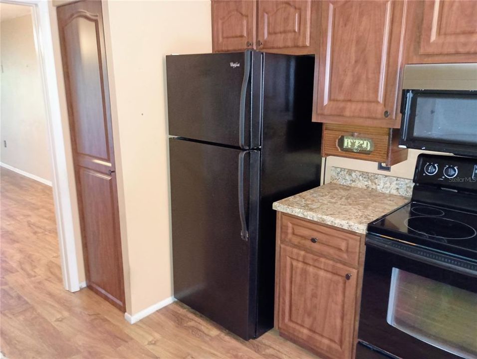 Active With Contract: $159,000 (2 beds, 2 baths, 1197 Square Feet)