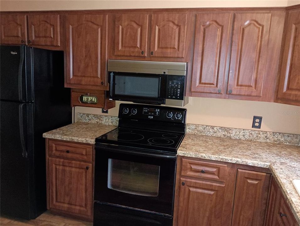 Active With Contract: $159,000 (2 beds, 2 baths, 1197 Square Feet)