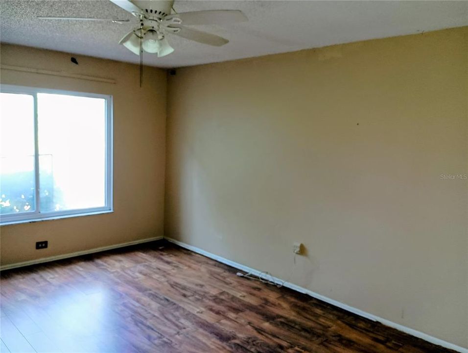 Active With Contract: $159,000 (2 beds, 2 baths, 1197 Square Feet)