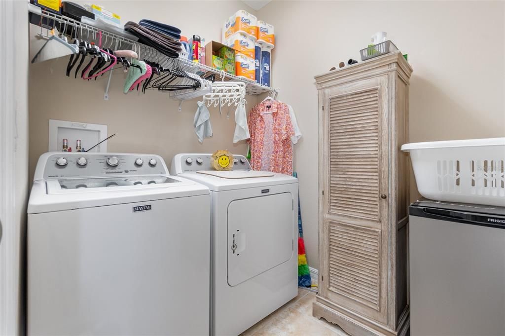 На продажу: $308,000 (3 спален, 2 ванн, 2075 Квадратных фут)