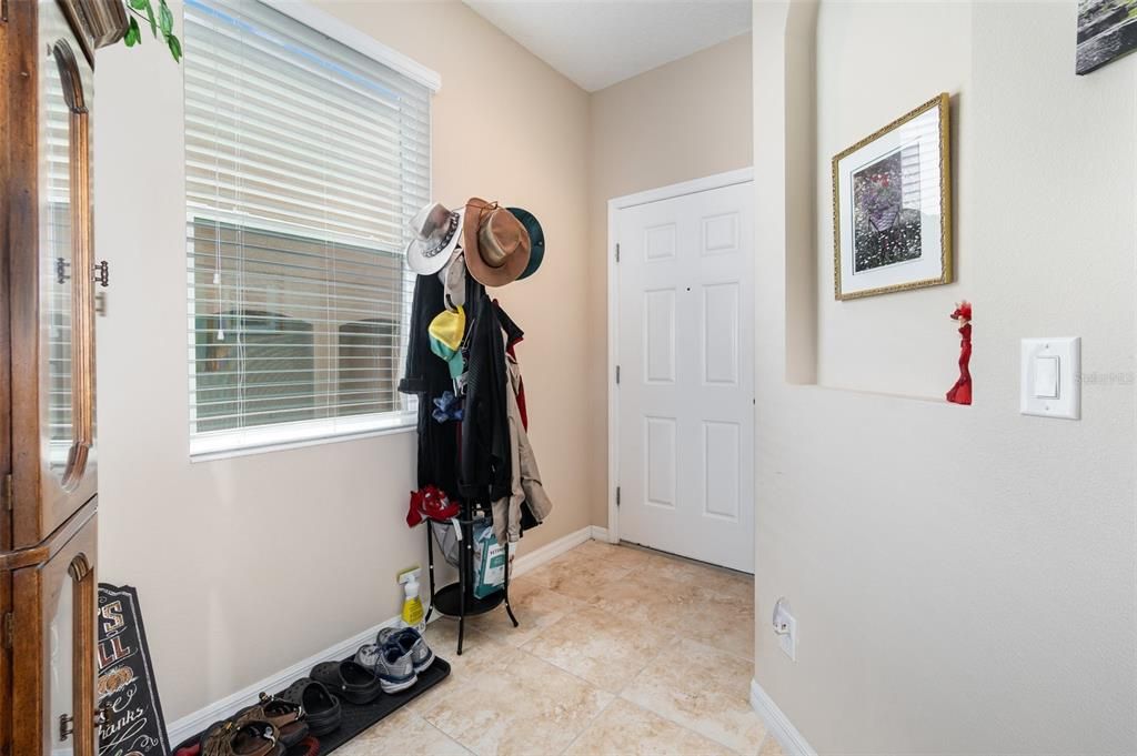 На продажу: $308,000 (3 спален, 2 ванн, 2075 Квадратных фут)