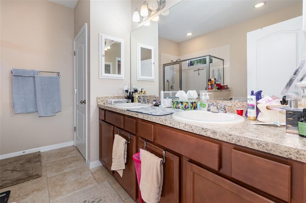 На продажу: $308,000 (3 спален, 2 ванн, 2075 Квадратных фут)