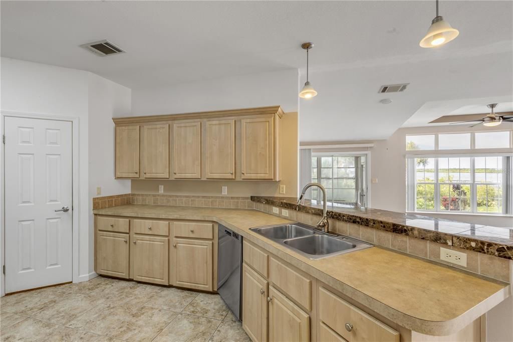 En Venta: $564,900 (3 camas, 2 baños, 1826 Pies cuadrados)