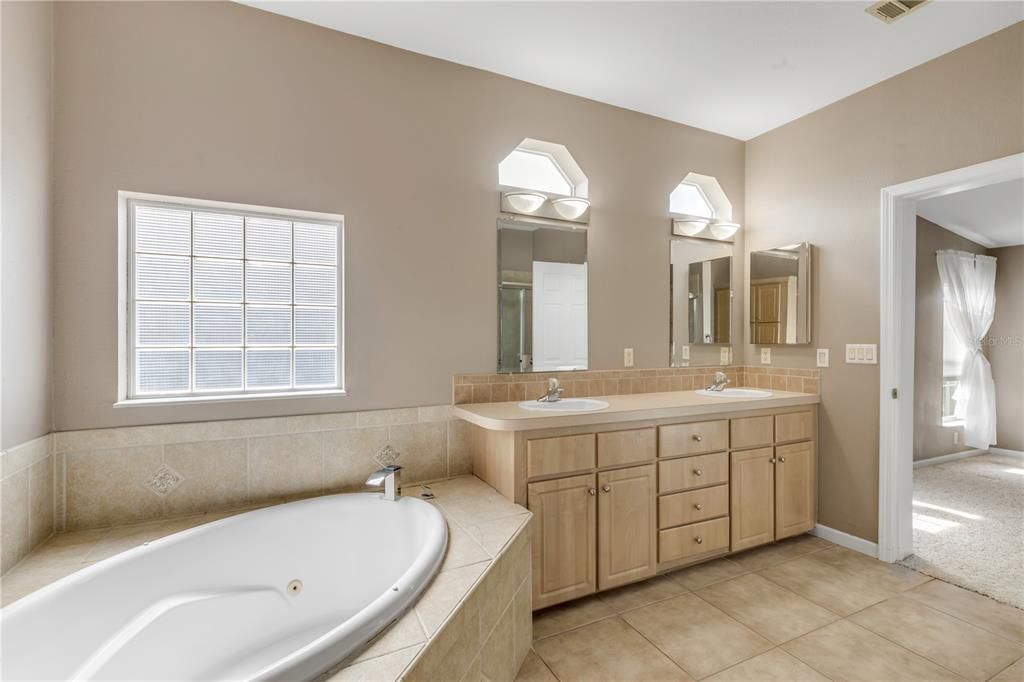 En Venta: $564,900 (3 camas, 2 baños, 1826 Pies cuadrados)