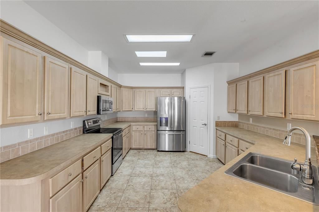 En Venta: $564,900 (3 camas, 2 baños, 1826 Pies cuadrados)