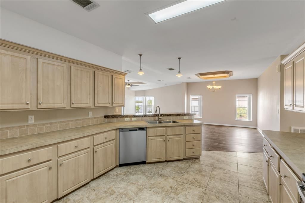 En Venta: $564,900 (3 camas, 2 baños, 1826 Pies cuadrados)