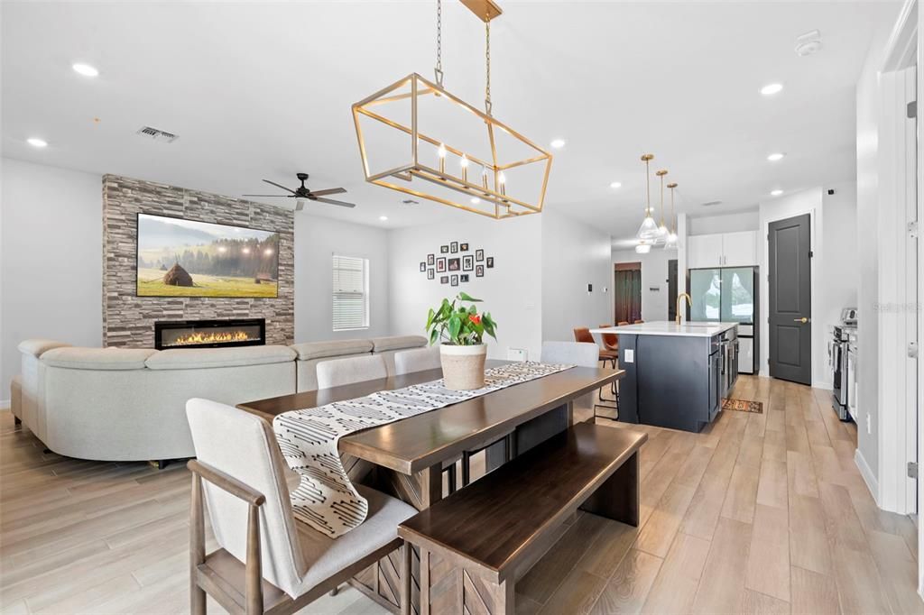 Под контрактом: $410,000 (4 спален, 2 ванн, 1890 Квадратных фут)