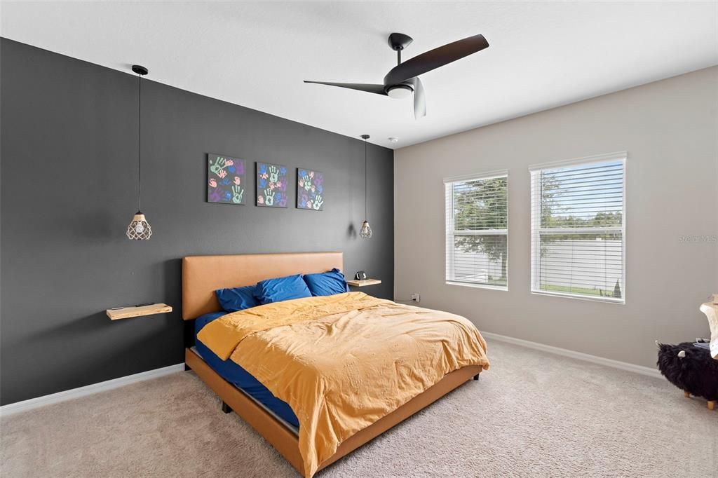 Под контрактом: $410,000 (4 спален, 2 ванн, 1890 Квадратных фут)