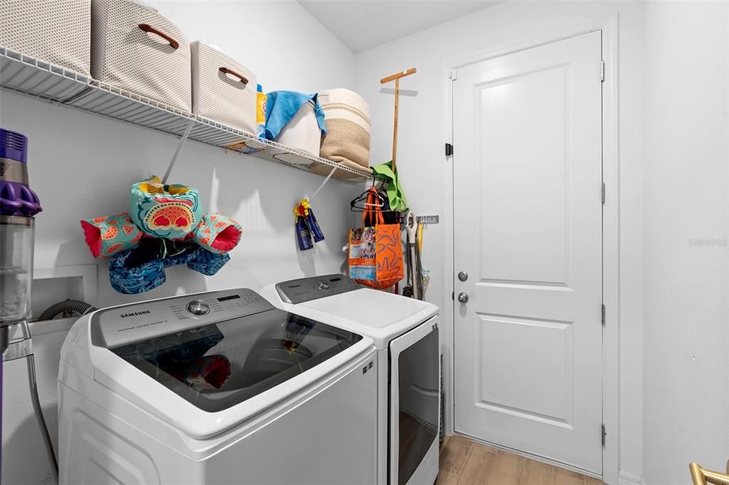 Под контрактом: $410,000 (4 спален, 2 ванн, 1890 Квадратных фут)