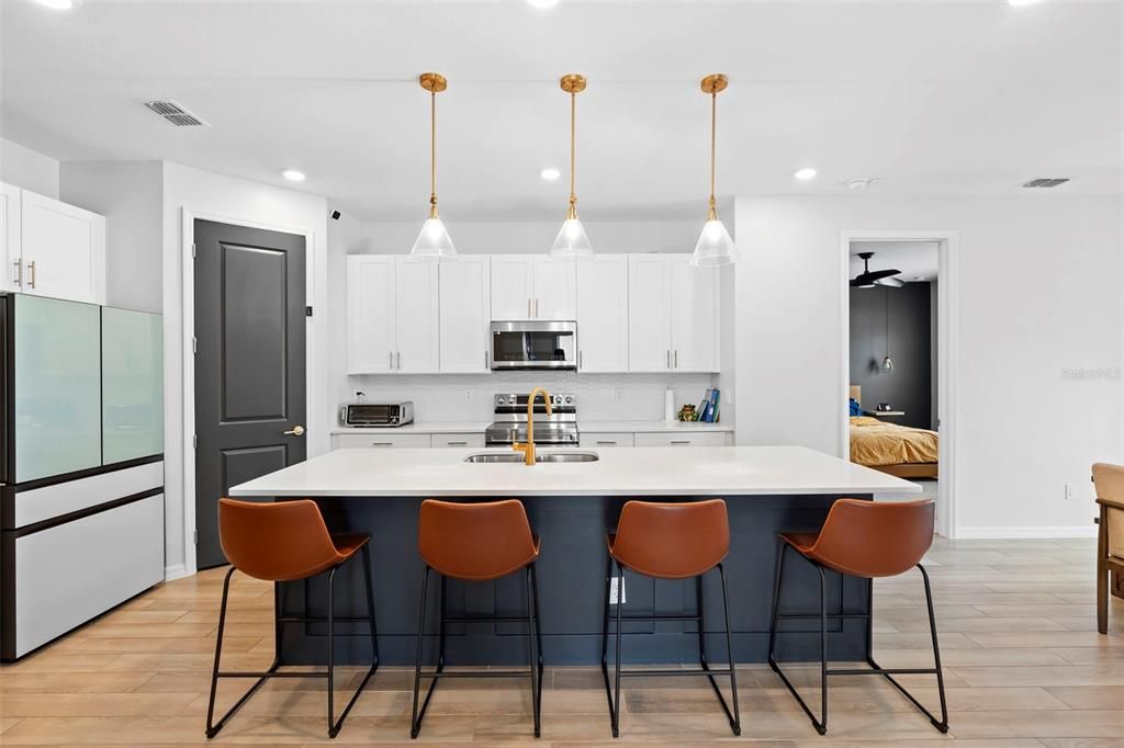 Под контрактом: $410,000 (4 спален, 2 ванн, 1890 Квадратных фут)