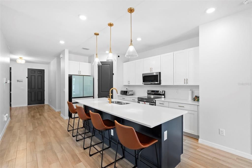 Под контрактом: $410,000 (4 спален, 2 ванн, 1890 Квадратных фут)