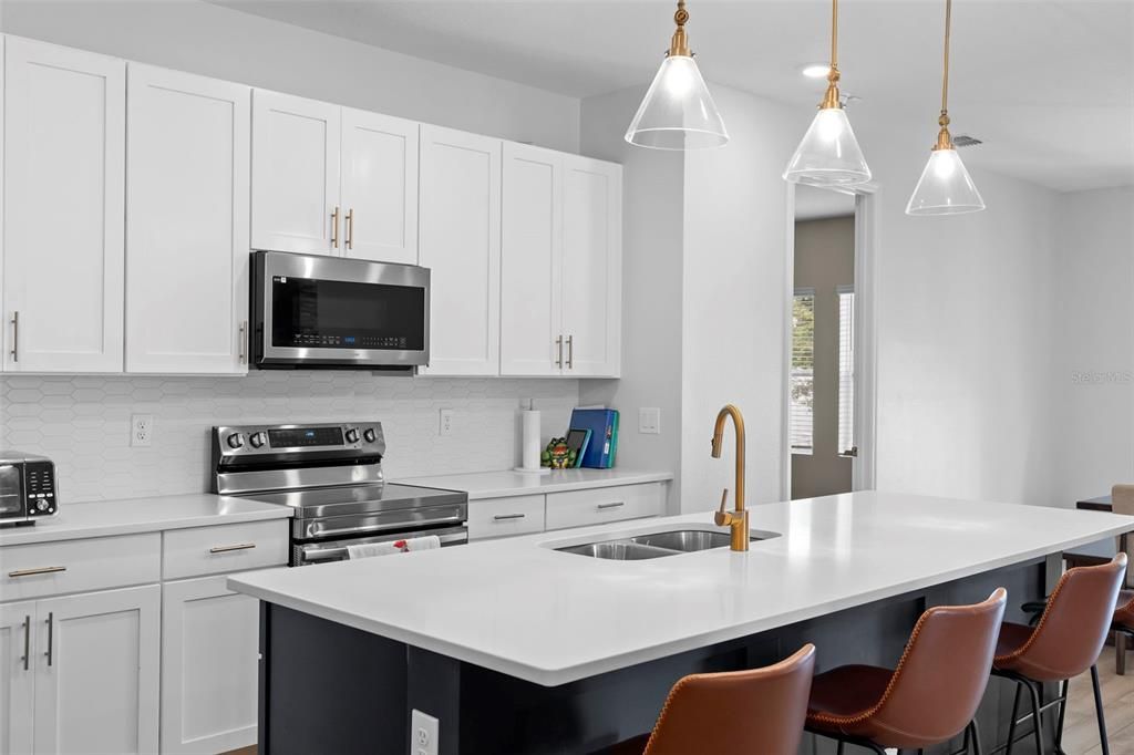 Под контрактом: $410,000 (4 спален, 2 ванн, 1890 Квадратных фут)