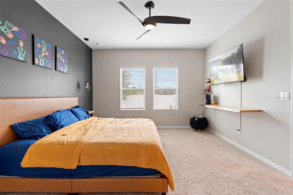 Под контрактом: $410,000 (4 спален, 2 ванн, 1890 Квадратных фут)