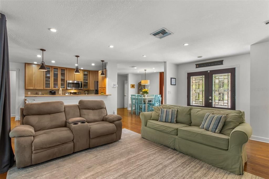 Active With Contract: $595,000 (3 beds, 2 baths, 1780 Square Feet)