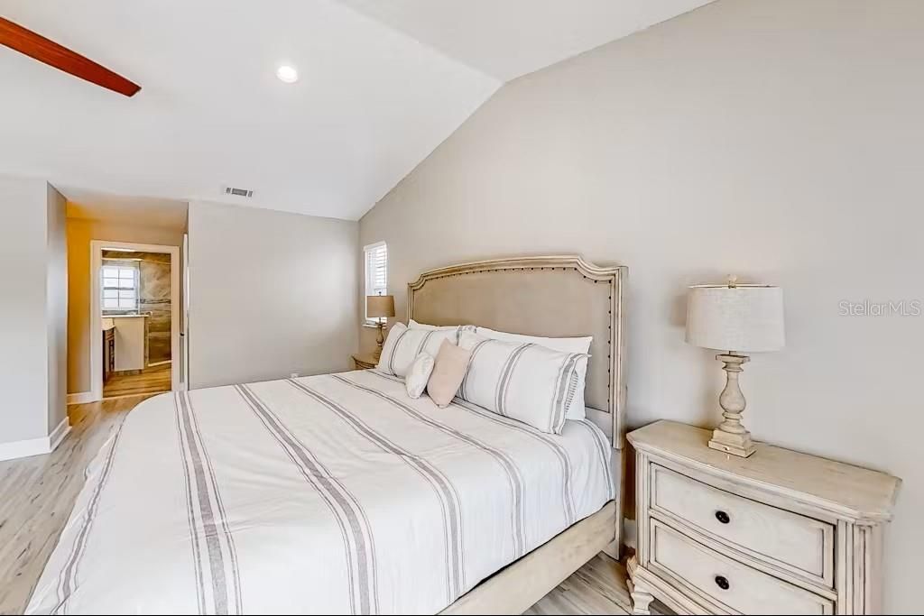 出租: $3,899 (5 贝兹, 4 浴室, 3328 平方英尺)