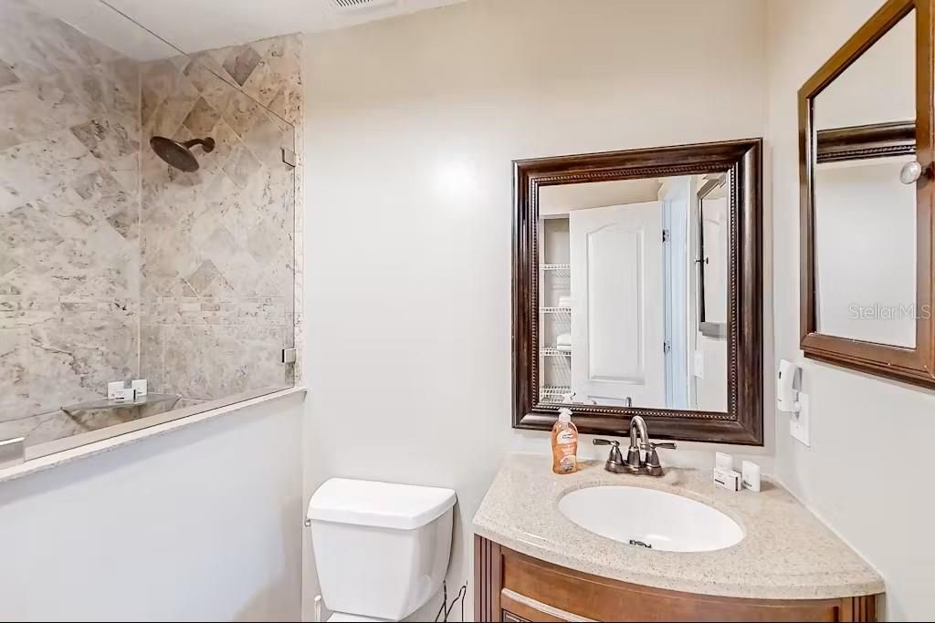 出租: $3,899 (5 贝兹, 4 浴室, 3328 平方英尺)