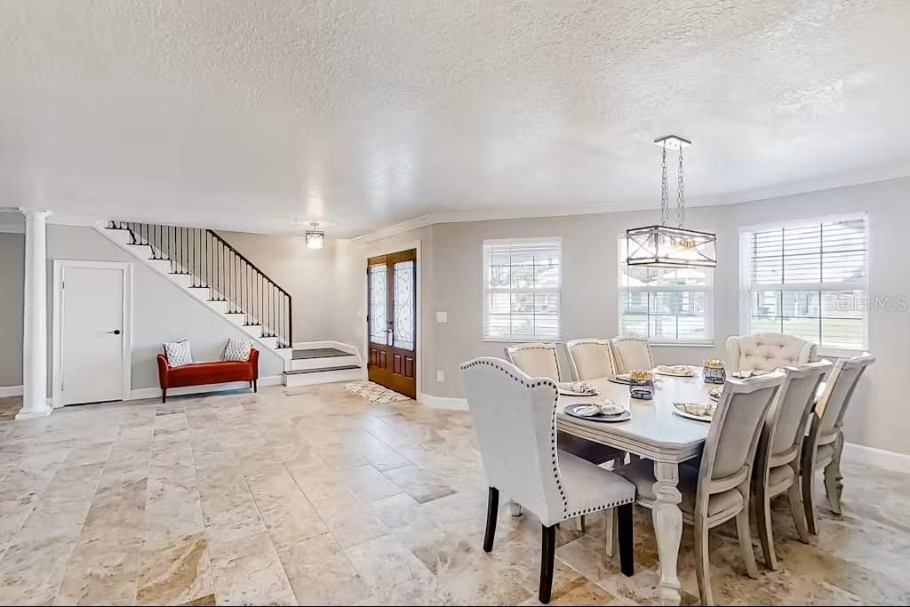 出租: $3,899 (5 贝兹, 4 浴室, 3328 平方英尺)