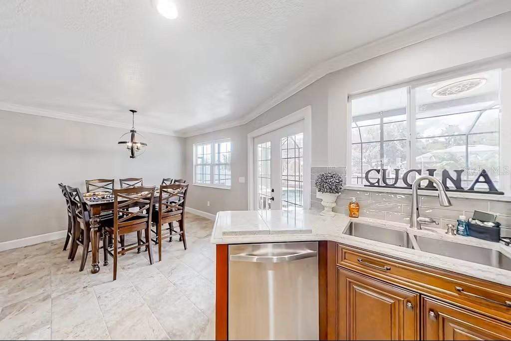 出租: $3,899 (5 贝兹, 4 浴室, 3328 平方英尺)