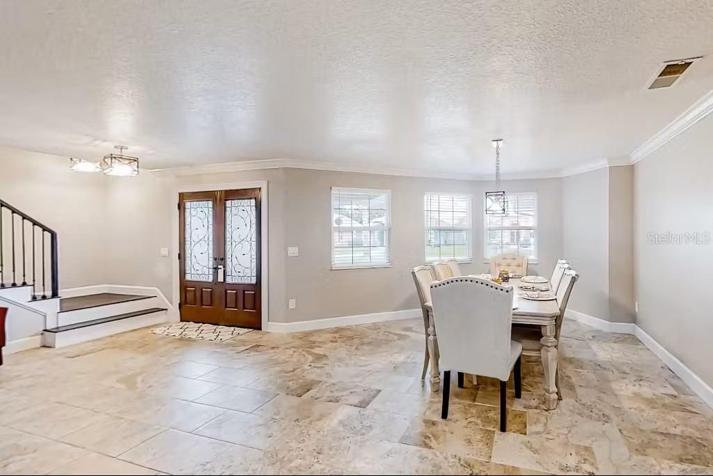 出租: $3,899 (5 贝兹, 4 浴室, 3328 平方英尺)