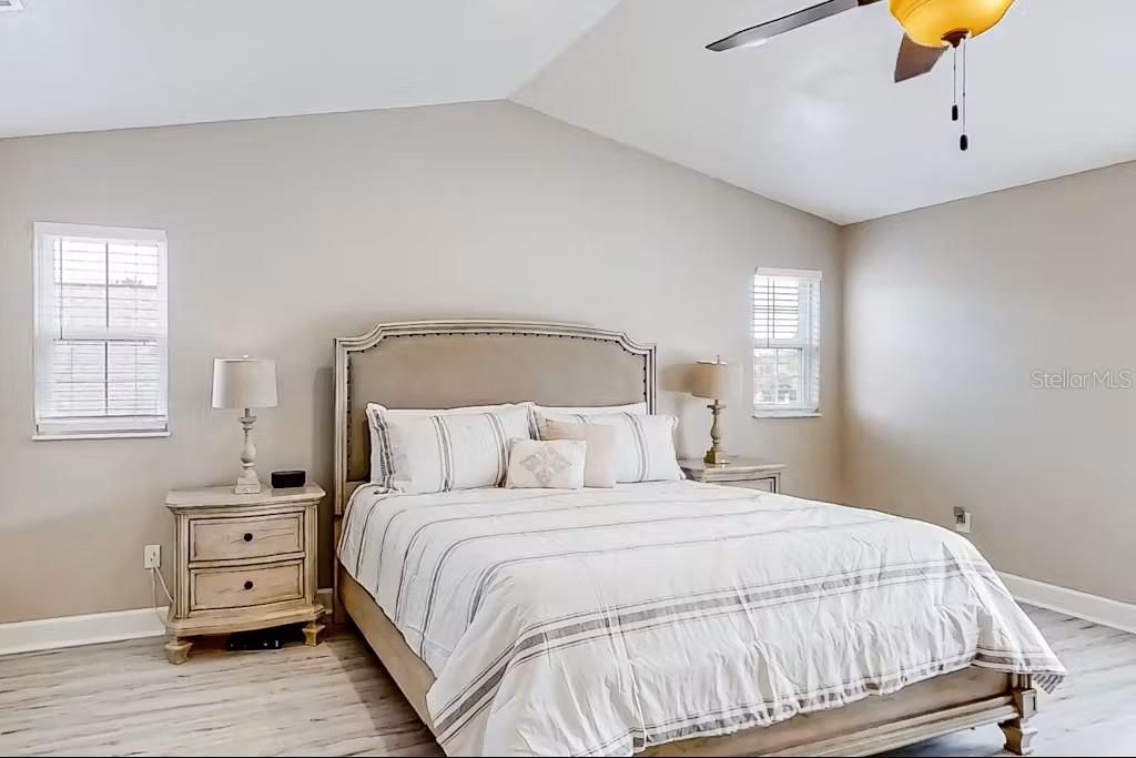 出租: $3,899 (5 贝兹, 4 浴室, 3328 平方英尺)