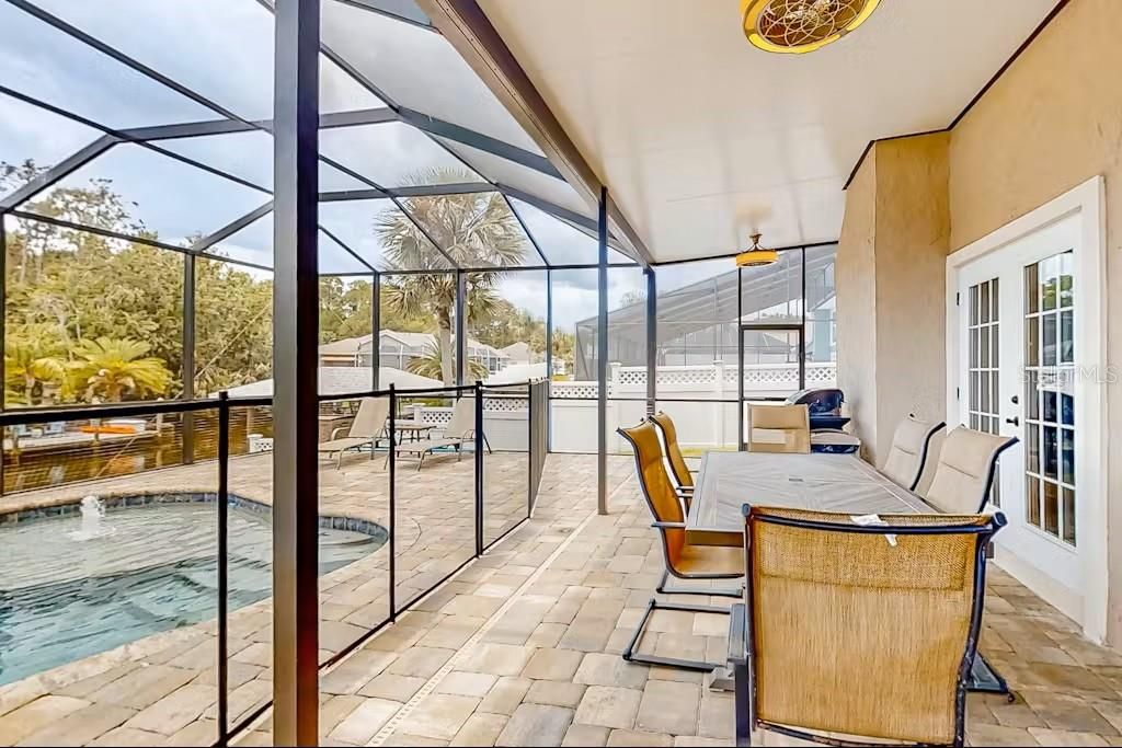 出租: $3,899 (5 贝兹, 4 浴室, 3328 平方英尺)