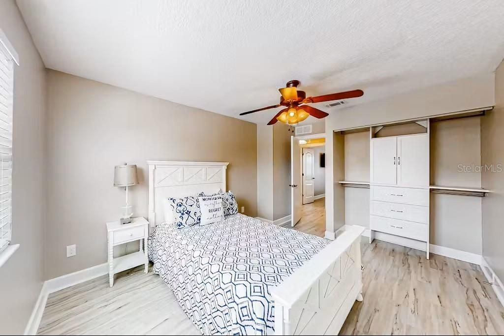 出租: $3,899 (5 贝兹, 4 浴室, 3328 平方英尺)