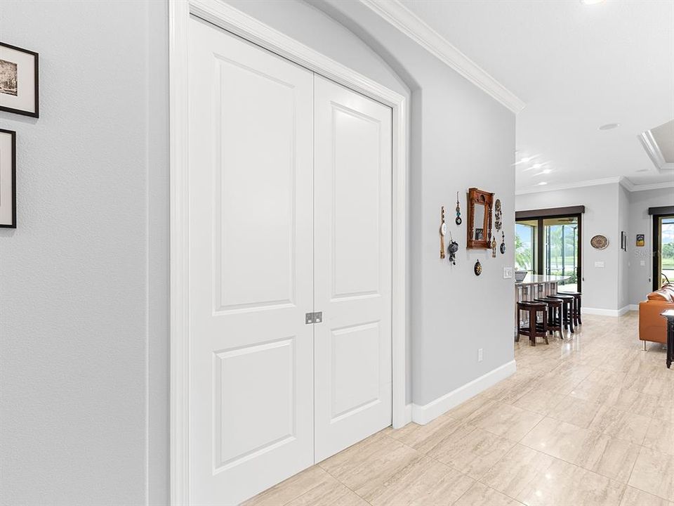 Под контрактом: $1,199,000 (3 спален, 3 ванн, 2340 Квадратных фут)