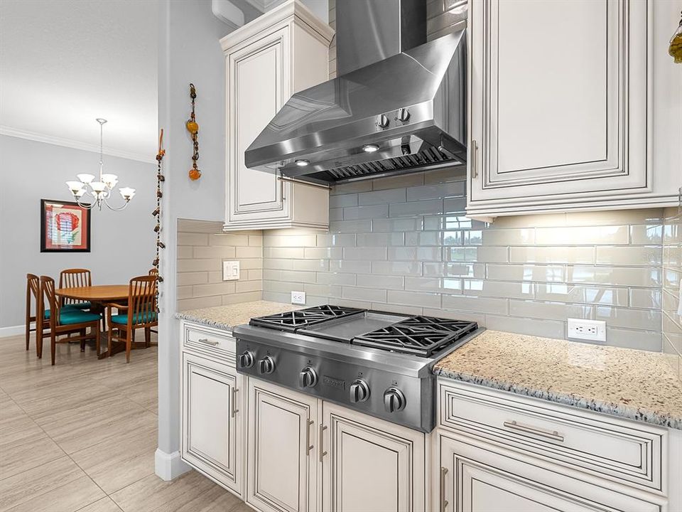 Под контрактом: $1,199,000 (3 спален, 3 ванн, 2340 Квадратных фут)