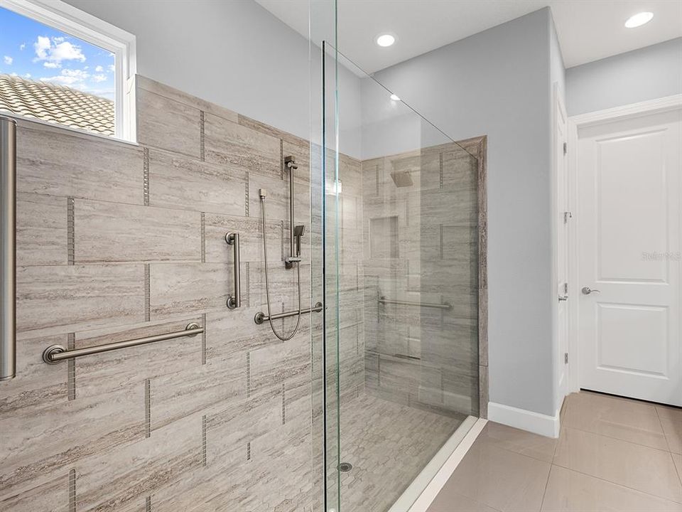 Под контрактом: $1,199,000 (3 спален, 3 ванн, 2340 Квадратных фут)