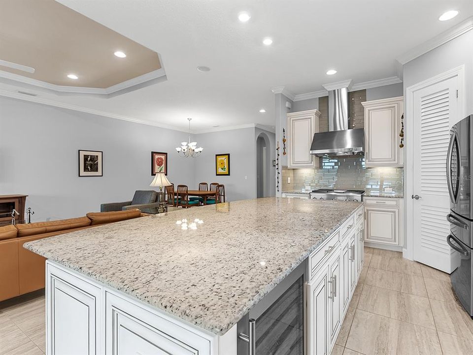 Под контрактом: $1,199,000 (3 спален, 3 ванн, 2340 Квадратных фут)