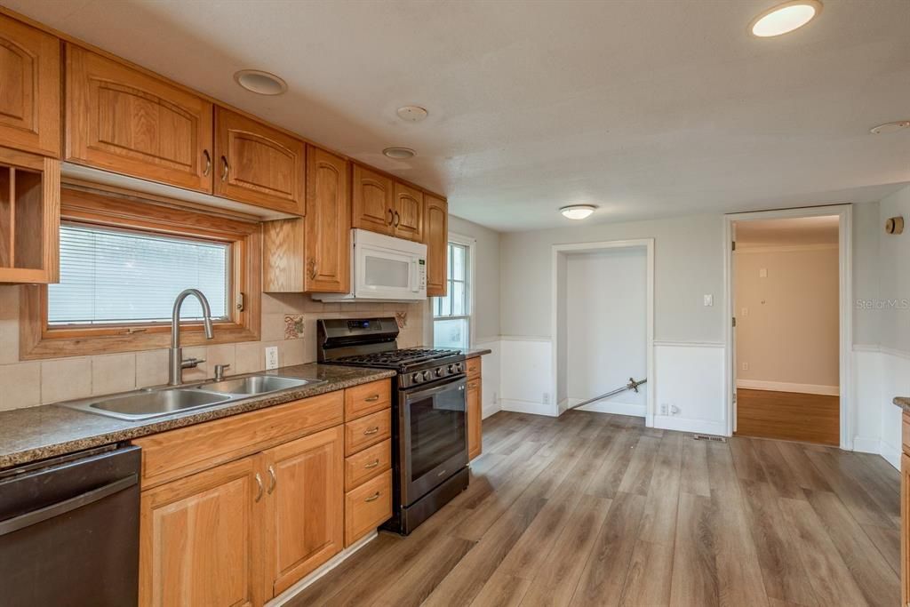 На продажу: $270,000 (3 спален, 2 ванн, 1248 Квадратных фут)