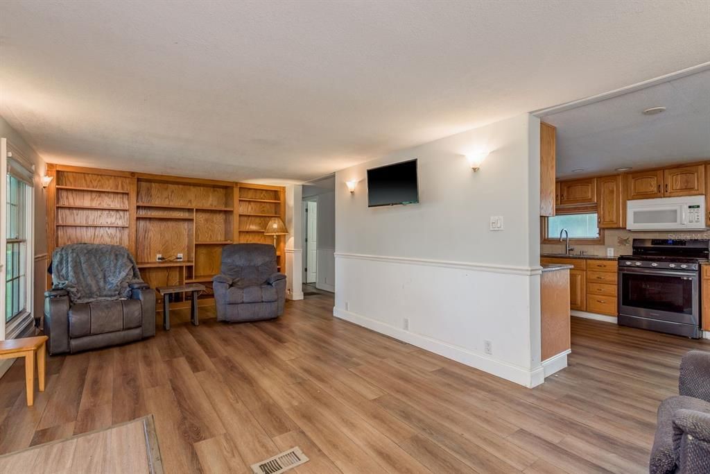 На продажу: $270,000 (3 спален, 2 ванн, 1248 Квадратных фут)