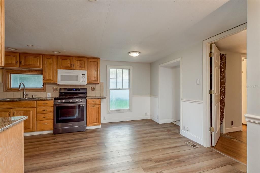 На продажу: $270,000 (3 спален, 2 ванн, 1248 Квадратных фут)