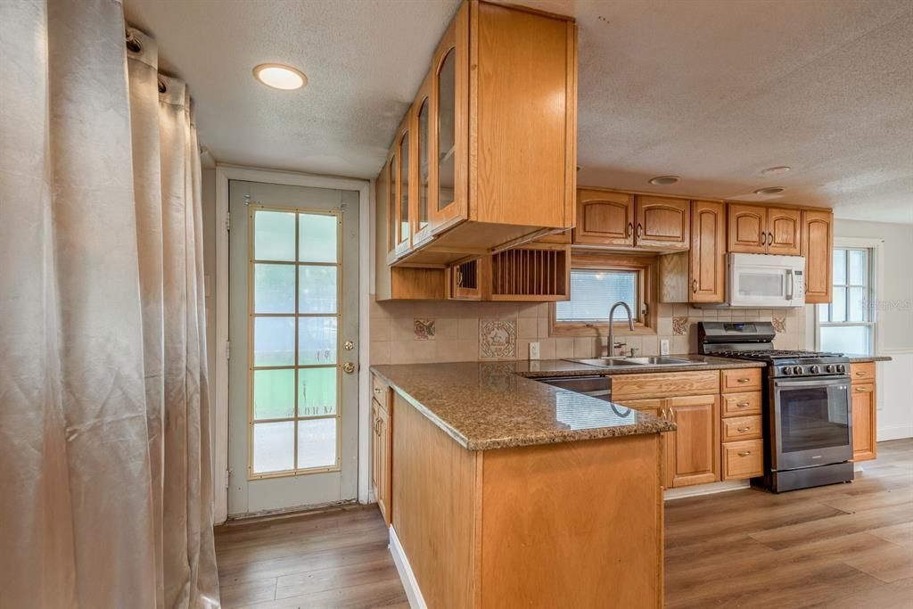 На продажу: $270,000 (3 спален, 2 ванн, 1248 Квадратных фут)