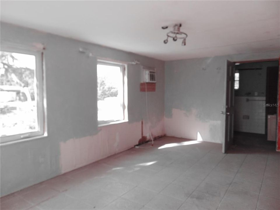 待售: $150,000 (4 贝兹, 0 浴室, 1344 平方英尺)