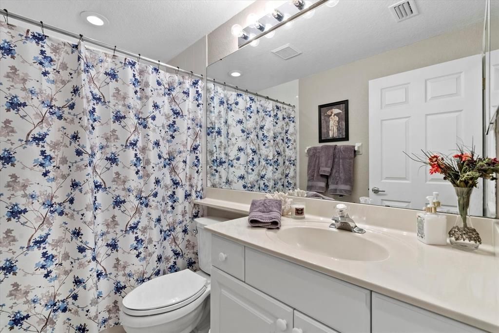 Active With Contract: $249,000 (2 beds, 2 baths, 1352 Square Feet)