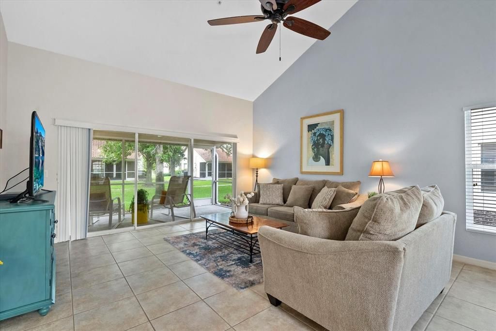 Active With Contract: $249,000 (2 beds, 2 baths, 1352 Square Feet)