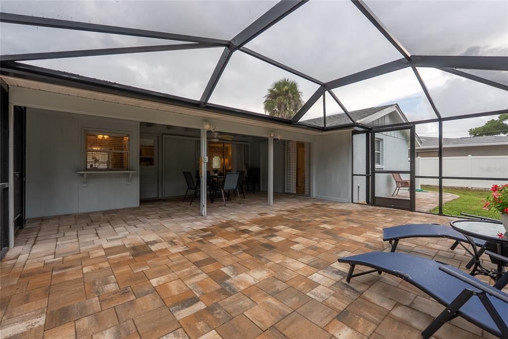 Под контрактом: $612,000 (2 спален, 2 ванн, 1013 Квадратных фут)