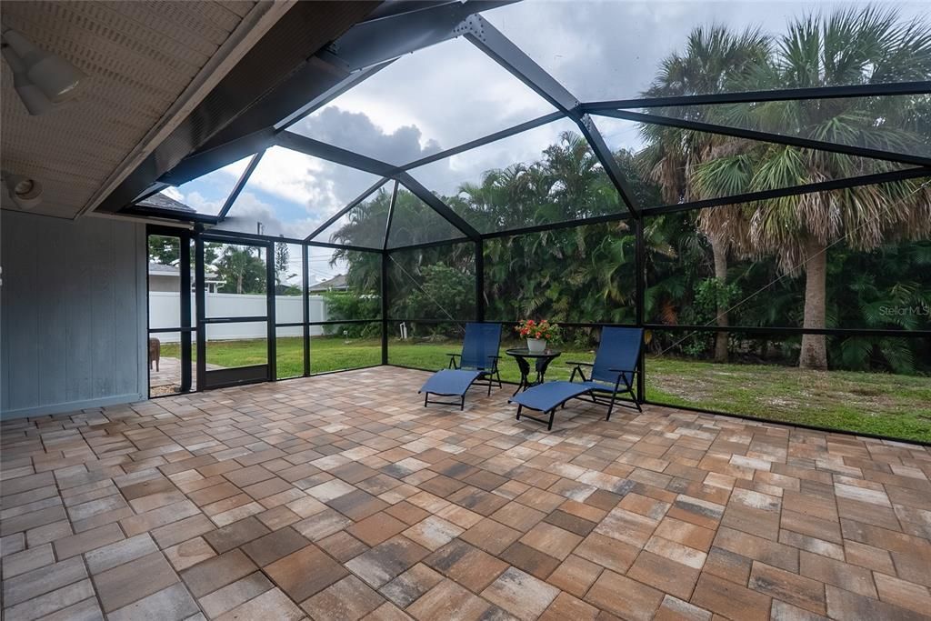 Под контрактом: $612,000 (2 спален, 2 ванн, 1013 Квадратных фут)