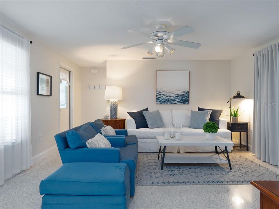 Под контрактом: $612,000 (2 спален, 2 ванн, 1013 Квадратных фут)