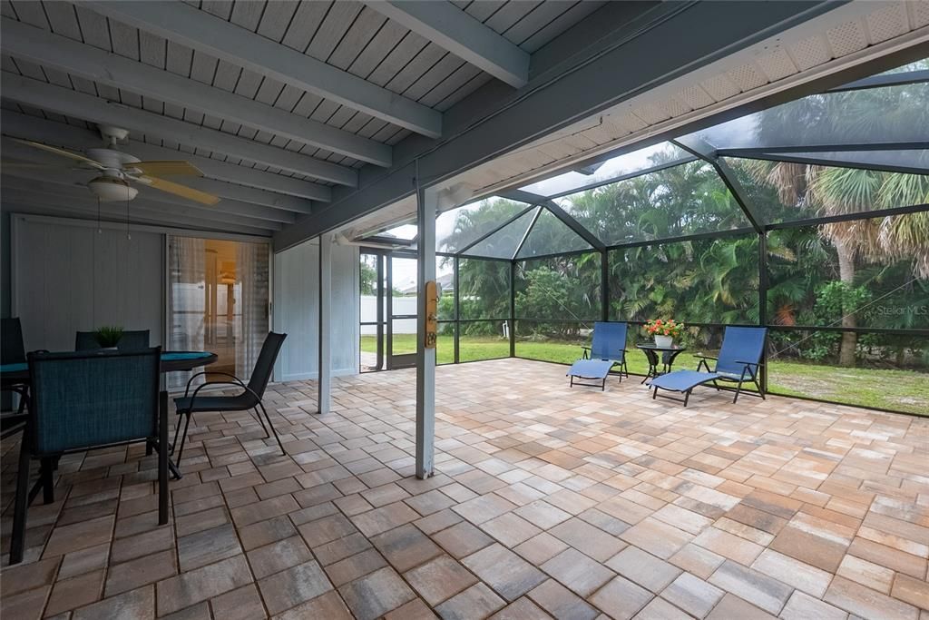 Под контрактом: $612,000 (2 спален, 2 ванн, 1013 Квадратных фут)