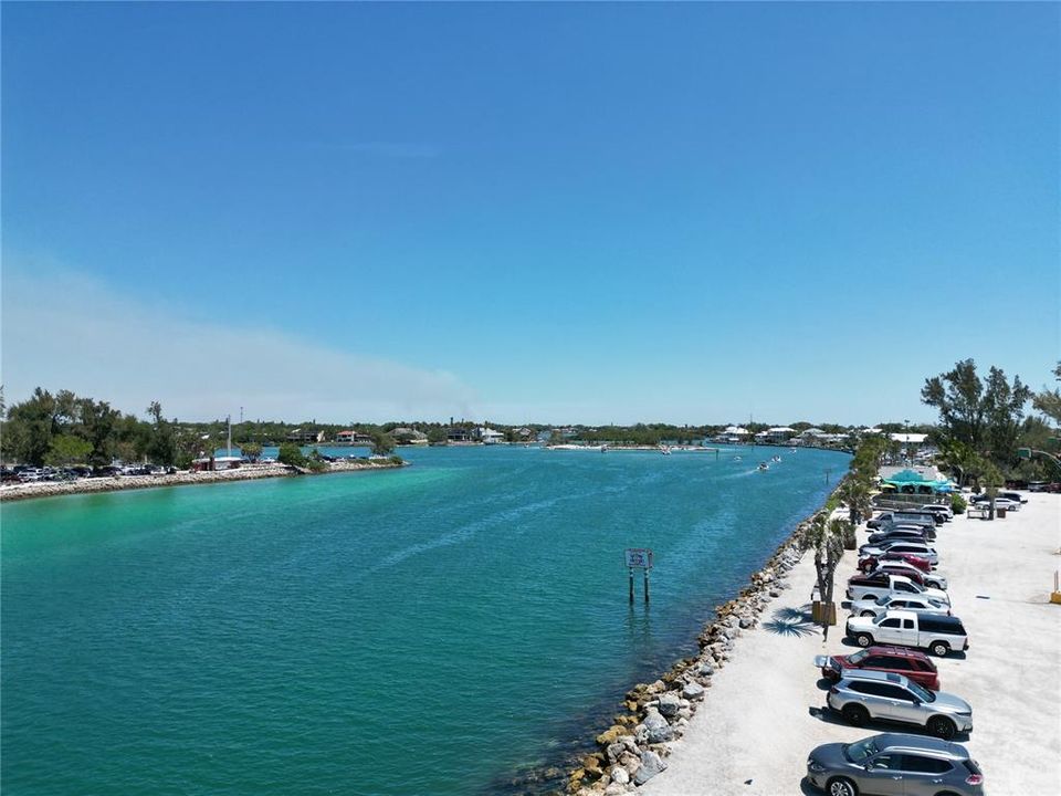 Под контрактом: $612,000 (2 спален, 2 ванн, 1013 Квадратных фут)